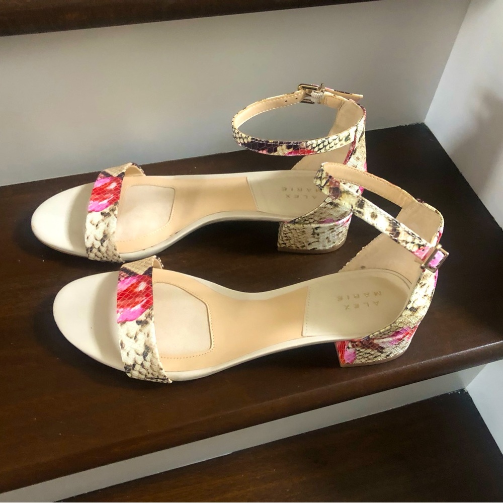 New size 10 Alex Marie 1 1/2 block heel sandal